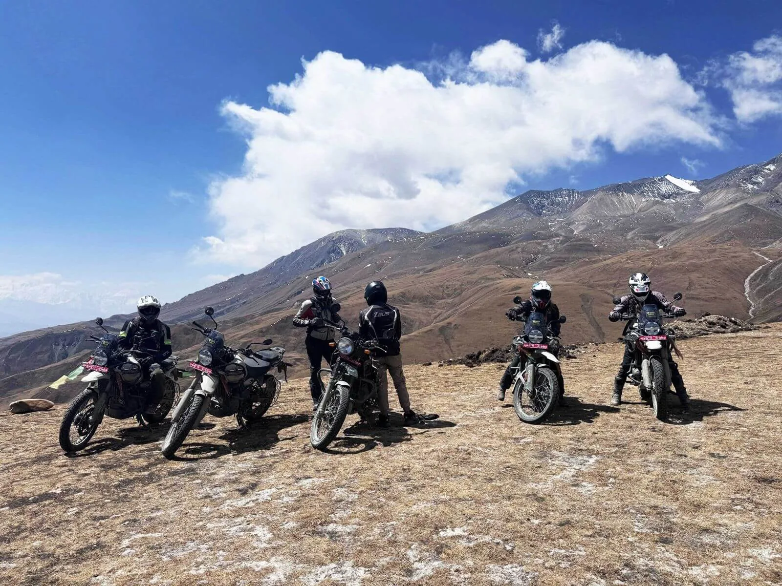 Motards dans les hauts plateaux de l’Annapurna
